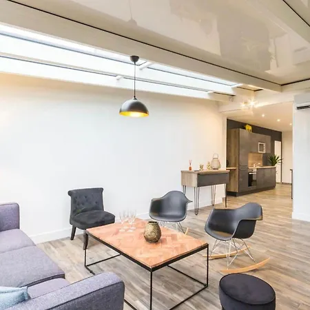 Deux Voisins Au Calme Olivia Et Victoria *