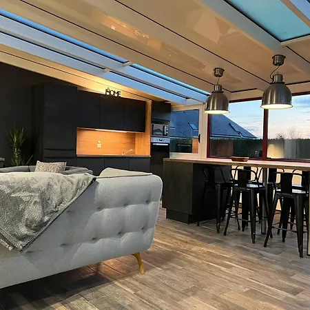 Deux Voisins Au Calme Olivia Et Victoria *