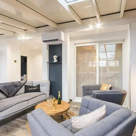 Deux Voisins Au Calme Olivia Et Victoria