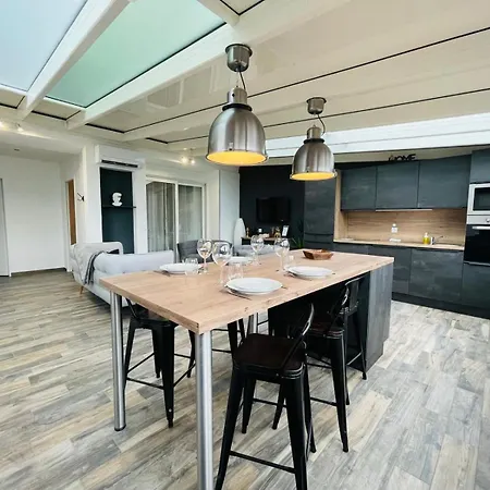 Deux Voisins Au Calme Olivia Et Victoria