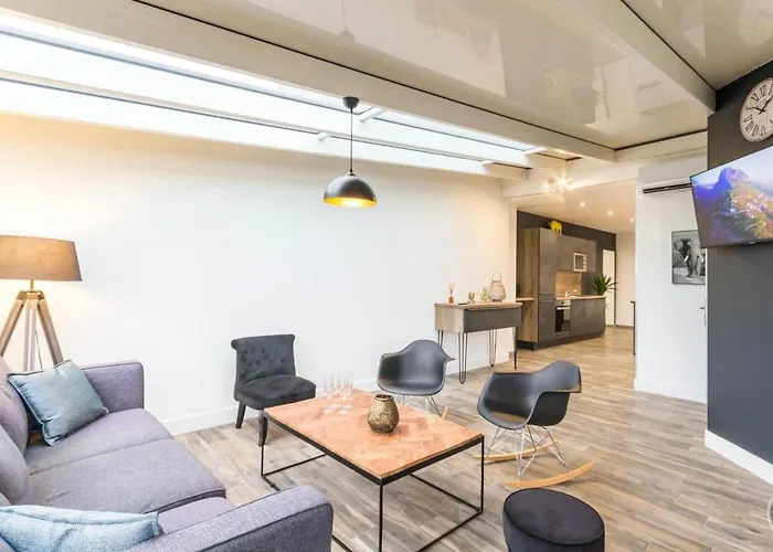 Deux Voisins Au Calme Olivia Et Victoria *