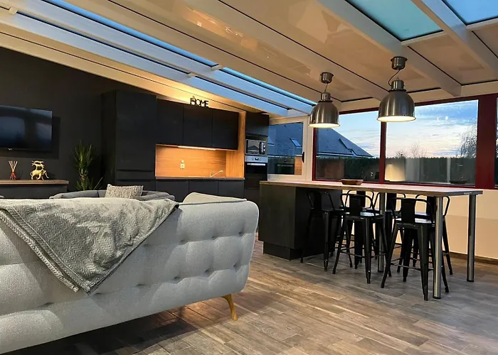 Deux Voisins Au Calme Olivia Et Victoria *