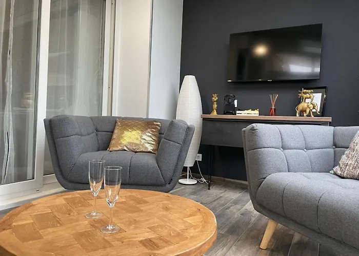 Deux Voisins Au Calme Olivia Et Victoria