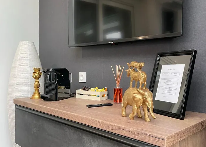 Deux Voisins Au Calme Olivia Et Victoria *